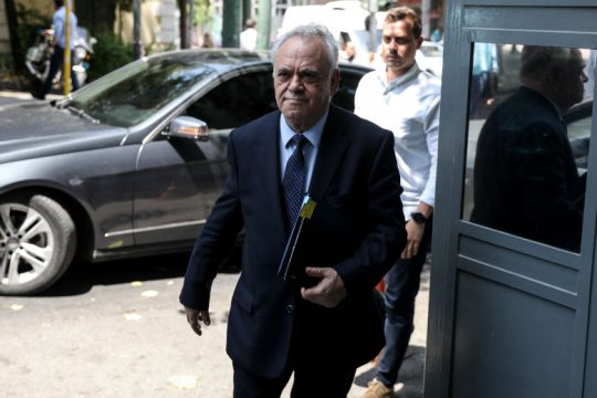 Δραγασάκης: O μεγάλος όγκος των επιχειρήσεων αποκλείεται από τον όποιο δανεισμό