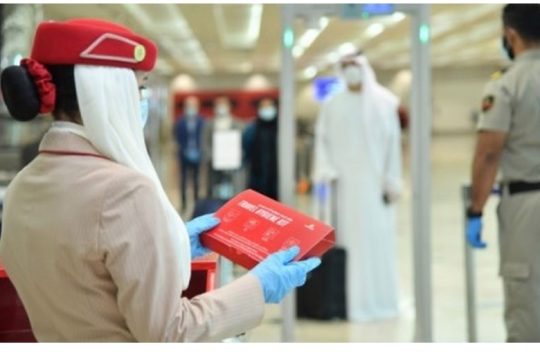 Η Emirates ξεκινάει πτήσεις, θέτοντας τα κορυφαία πρότυπα ασφάλειας για τον κλάδο