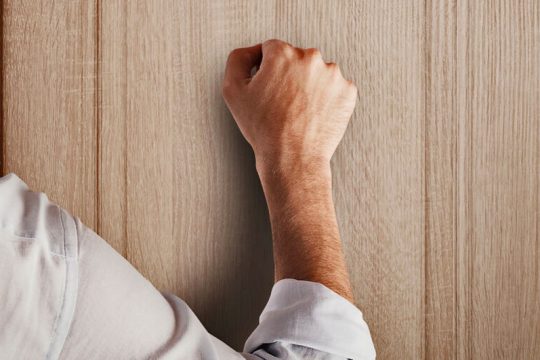 Ιδιοκτήτες εκβιάζουν για σεξ αντί ενοικίου