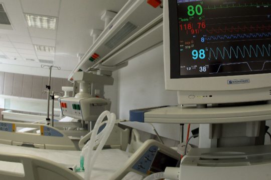 H Επιστημονική Επιτροπή για τον σχεδιασμό νέων κλινών ΜΕΘ στα νοσοκομεία του ΕΣΥ