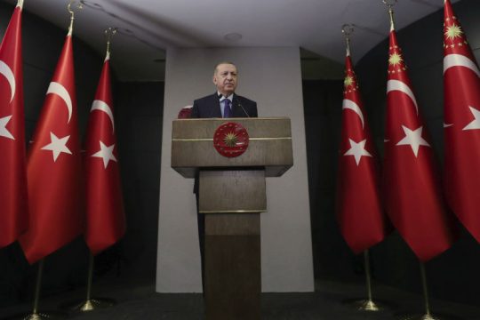 Ασυγκράτητος Ερντογάν, συνεχίζει τις επιθέσεις με «όχημα» την Αγία Σοφία