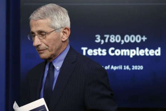 Σε καραντίνα ο δρ. Φάουτσι και άλλα δύο μέλη της task force των ΗΠΑ για τον Covid-19  