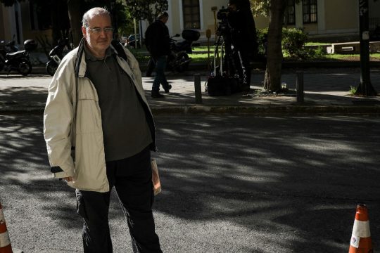 Έκκληση Φίλη να μην ανοίξουν τα σχολεία