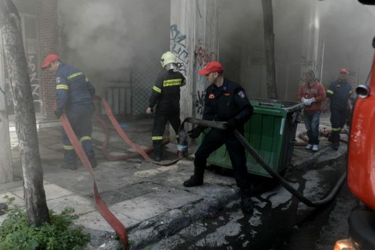 Υπό έλεγχο η φωτιά στο Μεταξουργείο