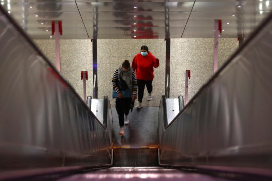 Η Γερμανία αναβάλλει την απόφαση για άνοιγμα των σχολείων
