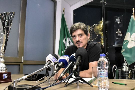 Ο Δημήτρης ανοίγει τα χαρτιά του