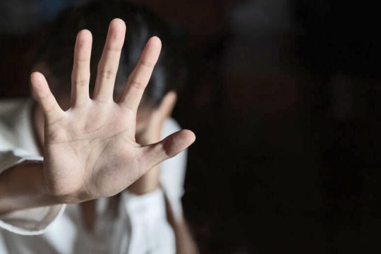Σκοτώνοντας την Ελένη στον λόγο, στον χρόνο και στον χώρο