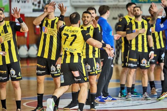 Διακοπή και πρωταθλήτρια η ΑΕΚ στο χάντμπολ