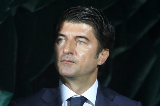 Δεν τους θέλει, αλλά…