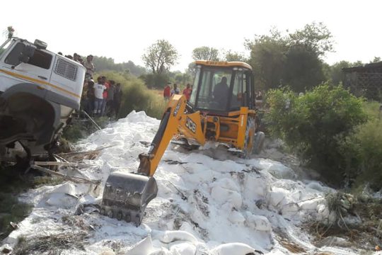 Θανατηφόρο τροχαίο για δεκάδες άνεργους λόγω κορονοϊού εργάτες στην Ινδία