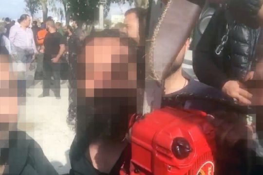 «Πατριώτες» με μαχαίρια και… αλυσοπρίονα στην Κρήτη