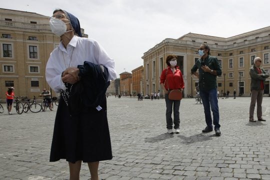 Ημερήσιο χαμηλό σε νεκρούς στην Ιταλία, πριν το άνοιγμα εστιατορίων και κομμωτηρίων