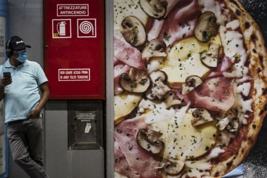 Ελπίδα, ανησυχία και σύγχυση στους Ιταλούς για την άρση των μέτρων