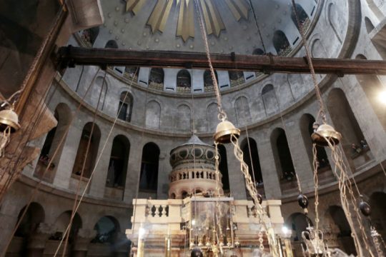 Με ευλάβεια και πολύ… σχολαστικά, ανοίγει ο Ναός της Αναστάσεως