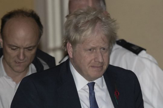 Ο Τζόνσον κάλυψε πλήρως τον Κάμινγκς
