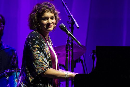 Οι… σπιτικές συναυλίες της Norah Jones