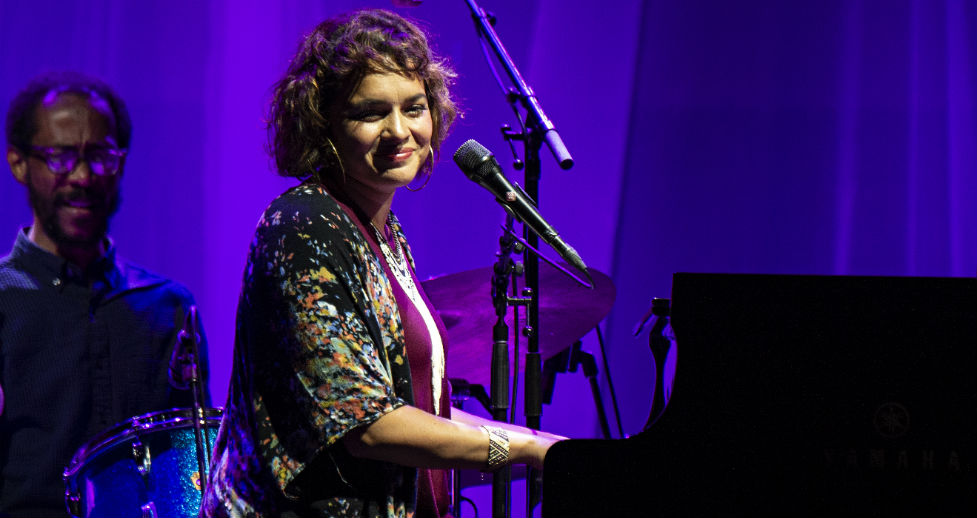 Οι… σπιτικές συναυλίες της Norah Jones