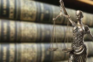 Στο πλευρό της μειοψηφίας της ΕΔΕ οι διοικητικοί δικαστές