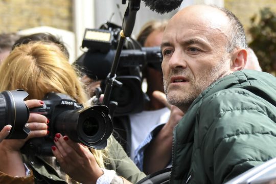 Παραίτηση Κάμινγκς ζητούν και βουλευτές των Συντηρητικών
