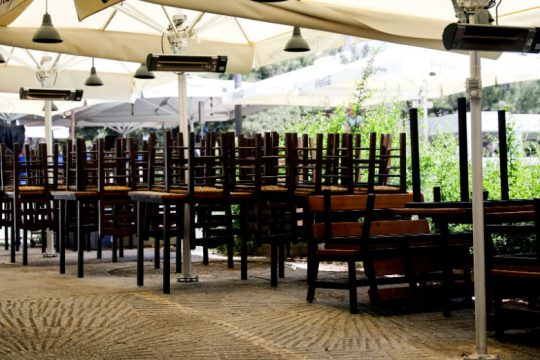 Διαμαρτυρία με άδειες καρέκλες αύριο στο Σύνταγμα