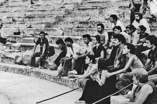 Η ταυτότητα και οι κώδικες της νεοελληνικής σκηνής