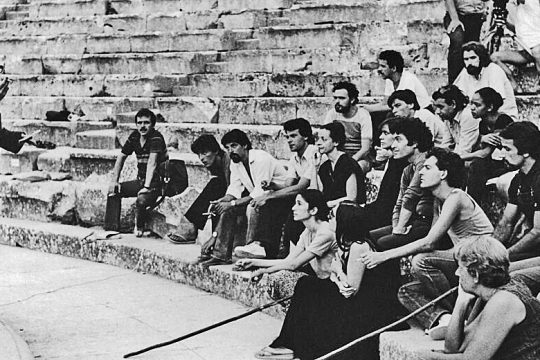 Η ταυτότητα και οι κώδικες της νεοελληνικής σκηνής
