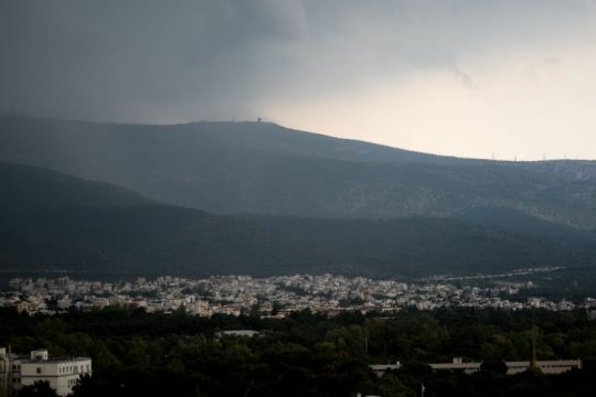 Μεταβολή του καιρού με έντονη κεραυνική δραστηριότητα στη Βόρεια Ελλάδα