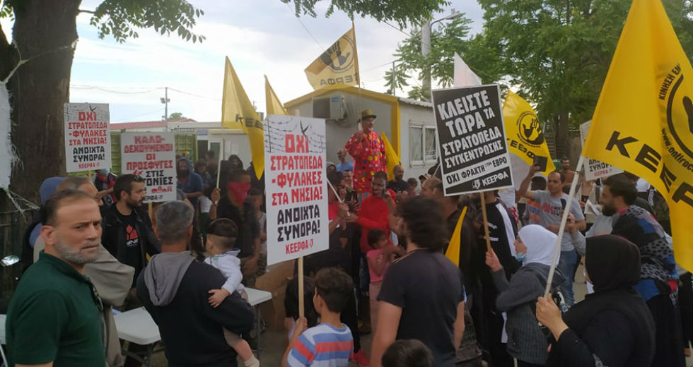 Μαζική συγκέντρωση έξω από το καμπ του Ελαιώνα ενάντια στις εξώσεις προσφύγων