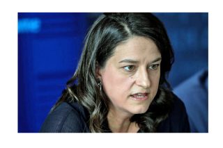 Αθέατα σχέδια του ΥΠΑΙΘ και μνηστήρες της τηλεκπαίδευσης