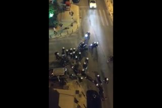 Σύντομα σε μια πλατεία έξω από το σπίτι σας