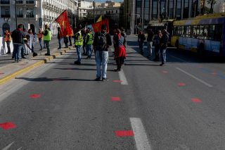 Τα «κόμματα του δρόμου» φοβάται η Δεξιά