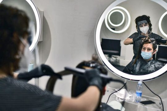 Χαλάρωση των μέτρων με πολιτικές καραμπόλες στην Ισπανία