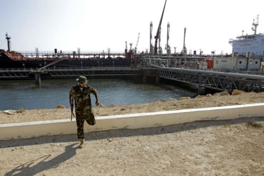 Διπλωματικά παιχνίδια της Μόσχας στη Λιβύη