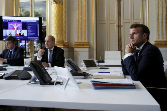 Χορός δισεκατομμυρίων στην αναζήτηση του εμβολίου