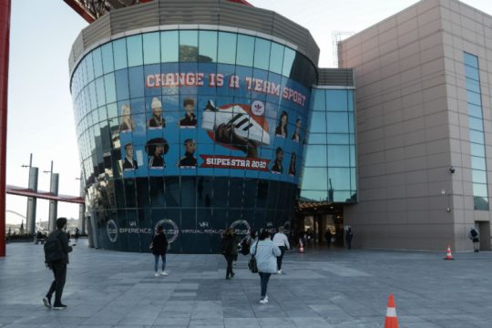 Ανοίγουν τη Δευτέρα και τα εμπορικά κέντρα