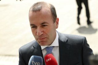 Χθες πελάτες, σήμερα επικίνδυνοι εισβολείς