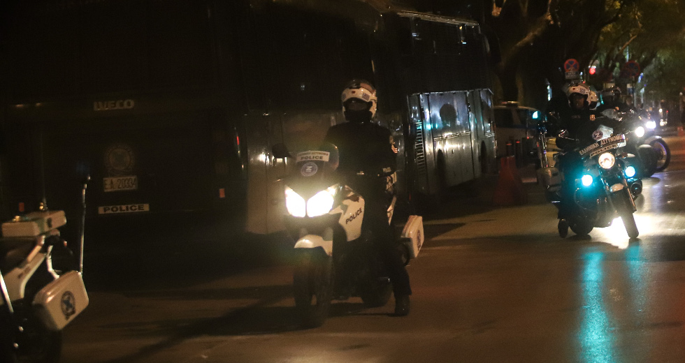 Η… κορονοκαταστολή πάει Θεσσαλονίκη: Επίθεση των ΜΑΤ στην πλατεία Καλλιθέας