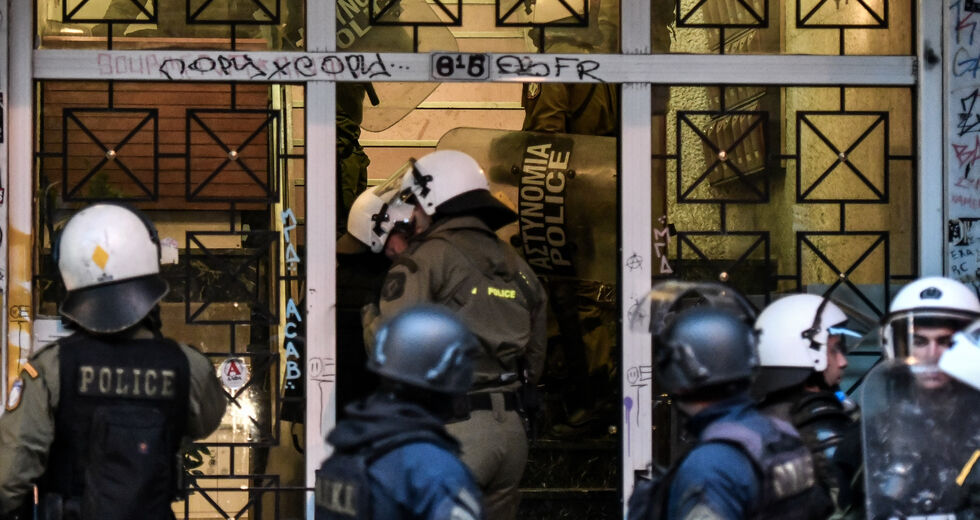 Εξηγήσεις από την ΕΛ.ΑΣ. για τα αίσχη στην Μπουμπουλίνας