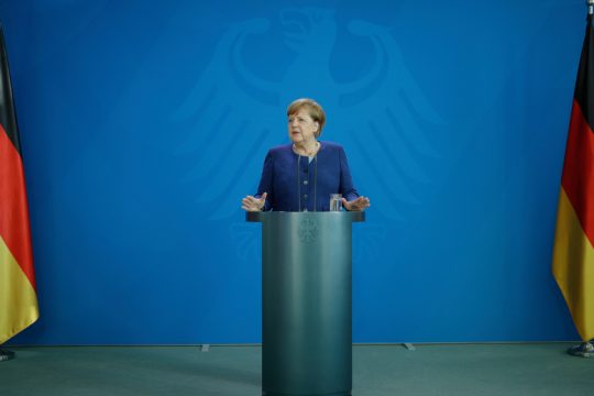 Η Μέρκελ πατάει «φρένο»: Καμία συμφωνία πριν από το φθινόπωρο