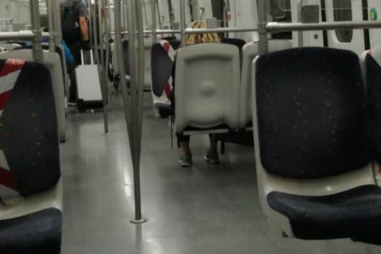 Τα απαγορευμένα καθίσματα του μετρό