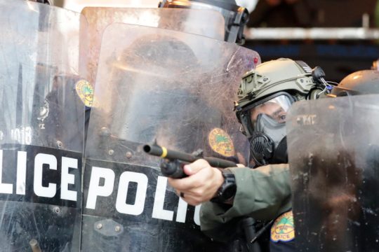 Δημοσιογράφοι στο στόχαστρο της αστυνομίας στη σκιά της δολοφονίας Φλόιντ