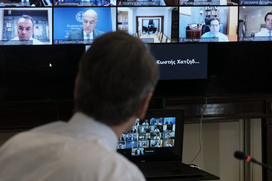 Τα καινούργια ρούχα της κυβέρνησης