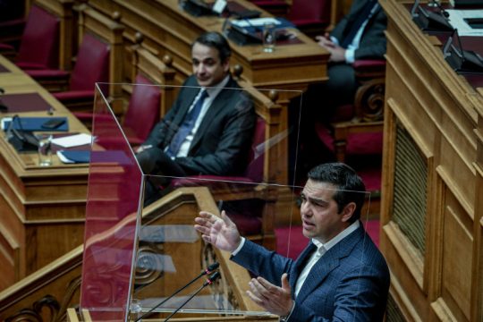 «Άναψαν τα αίματα» μετά τις προβλέψεις για ύφεση-σοκ στην Ελλάδα