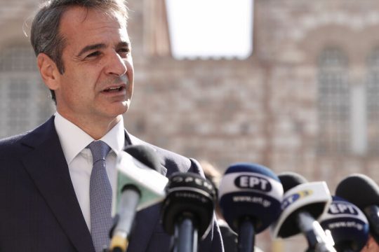 Περιοδεία για να «εισπράξει» από τον χειρισμό της πανδημίας