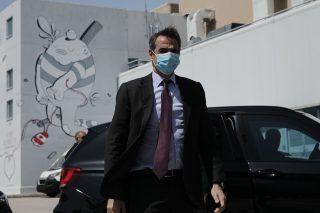 Η μάσκα της κυβέρνησης