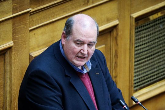 Φίλης: Άνευ προηγουμένου η «εντολή» για βιντεοσκόπηση μαθημάτων