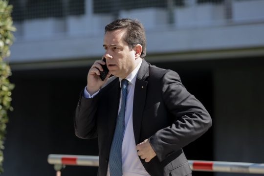 Η μπάλα στην εξέδρα για τον συνεργάτη των ναζιστικών εκδόσεων