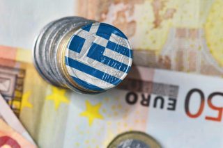 «Αδύναμος κρίκος» η Ελλάδα με ρεκόρ ύφεσης το 2020