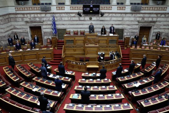 Η Ν.Δ. ψήφισε μόνη της και το νομοσχέδιο ευτελισμού της παροχής ασύλου