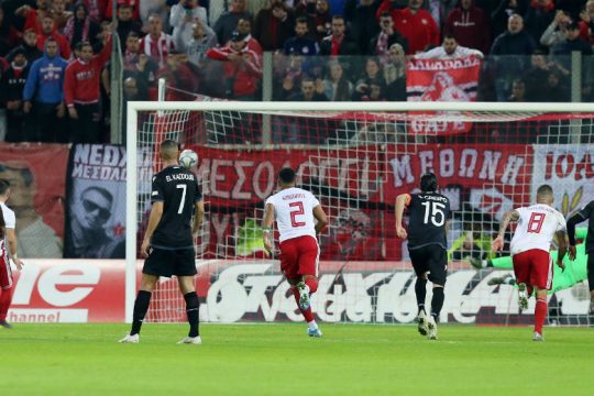 Διαβουλεύσεις Super League με ΠΣΑΠ για περικοπές μισθών στους παίκτες